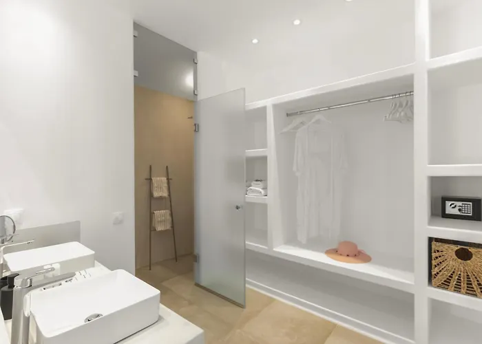 Alexander Aparthotel